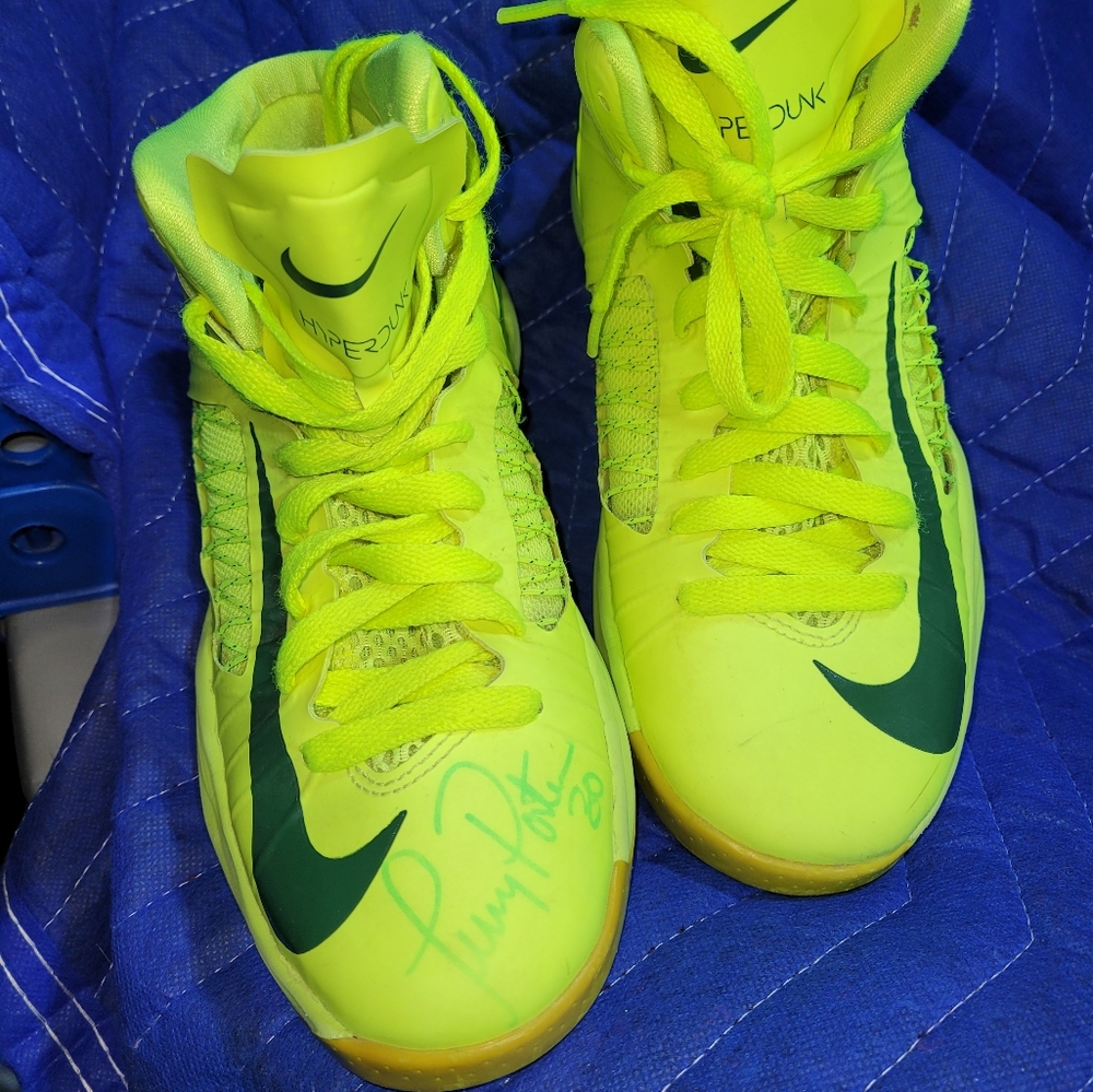 Nike Hyperdunks sz 4.5y boys lime green and dark green sneakers.